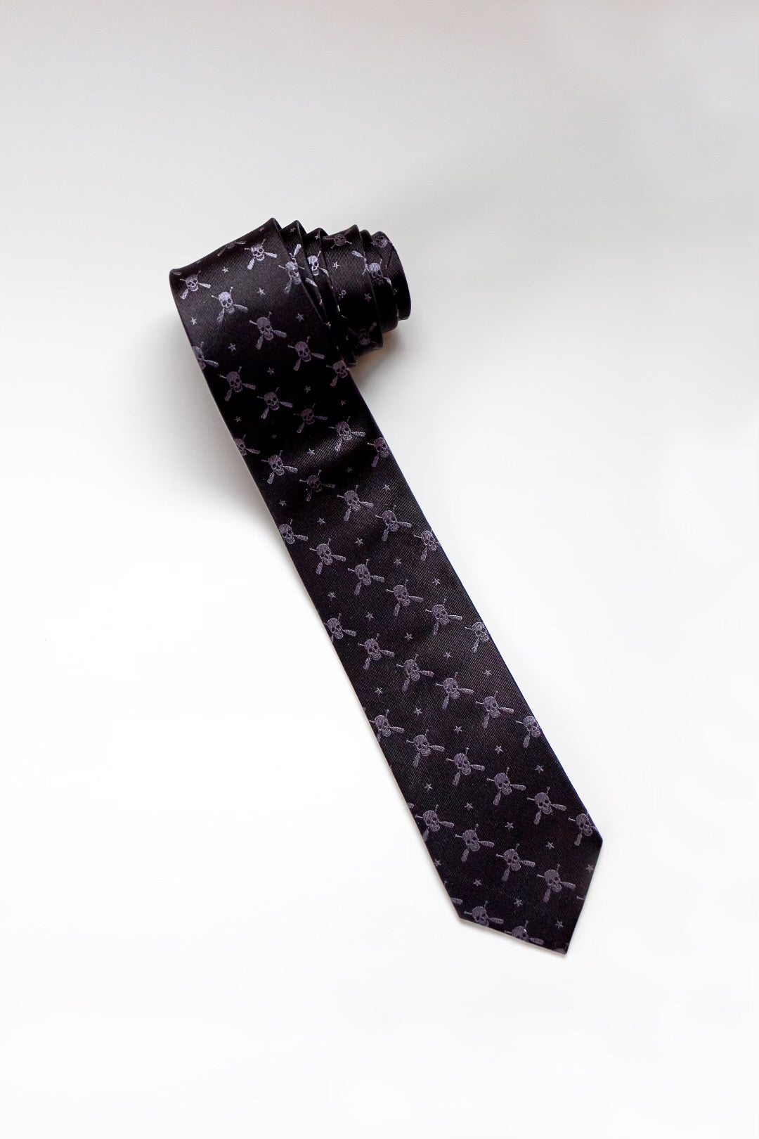 BLACKOUT SKULL & PADDLE TIE