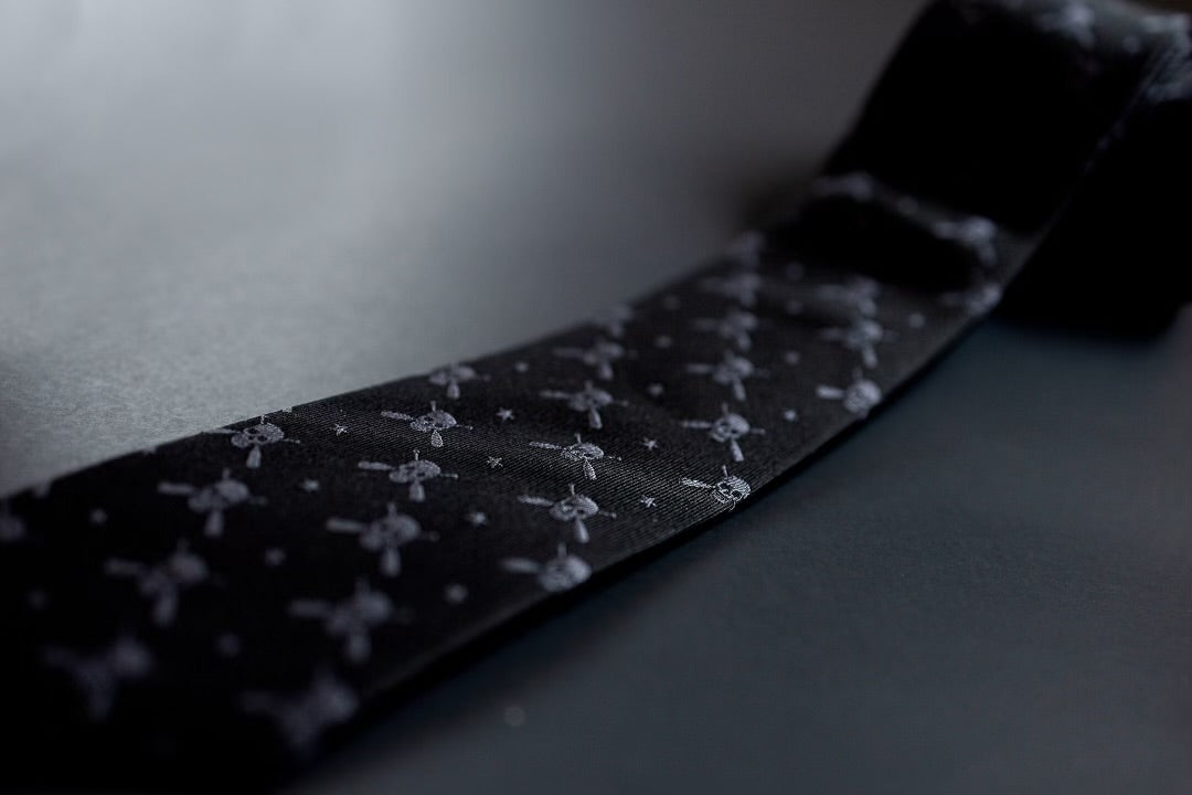 BLACKOUT SKULL & PADDLE TIE