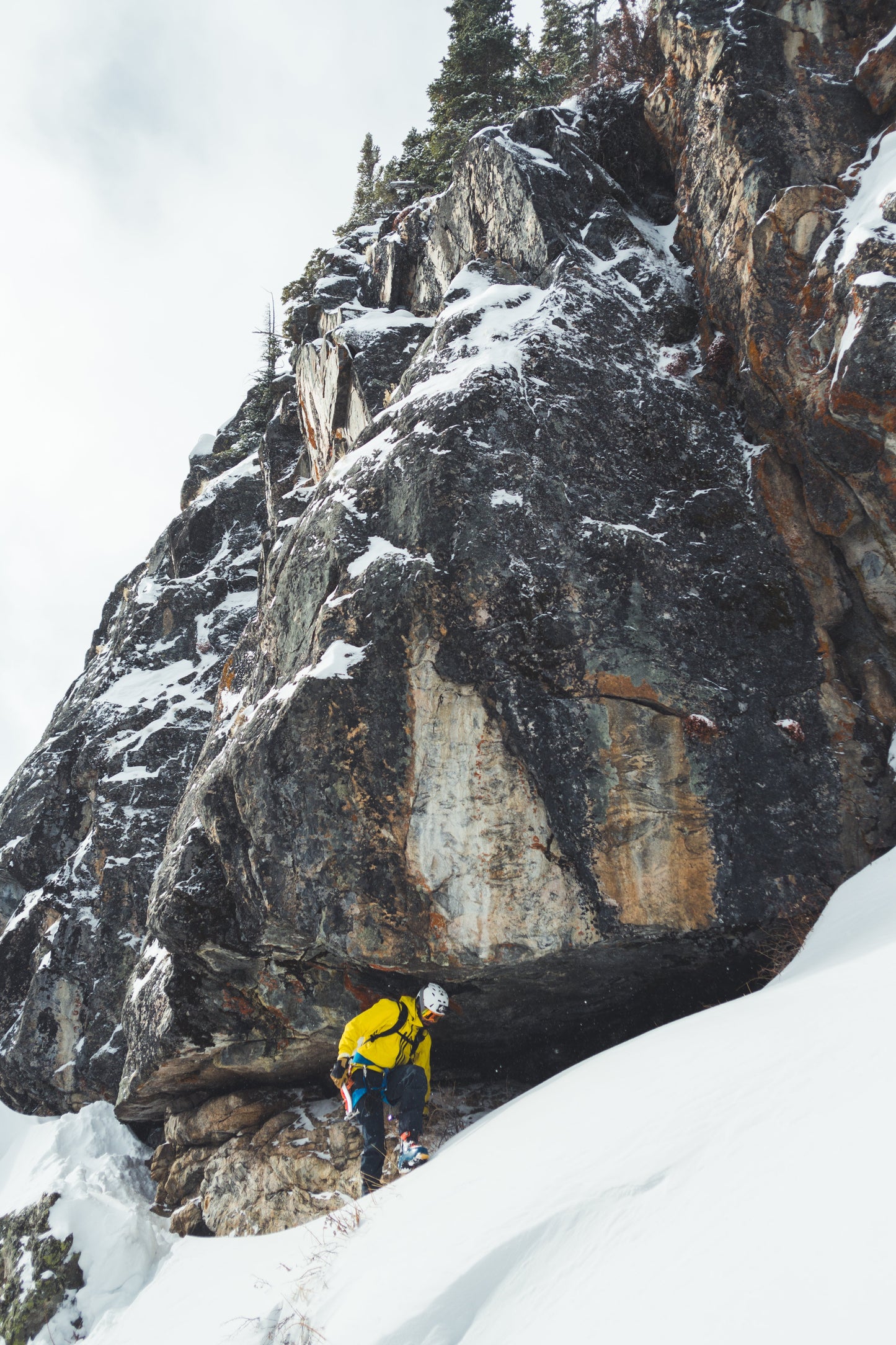 TEAM WENDY M-216 | W/ PRINCETON TEC LIGHT & SUPERIOR VENTILATION | PRO SKI HELMET
