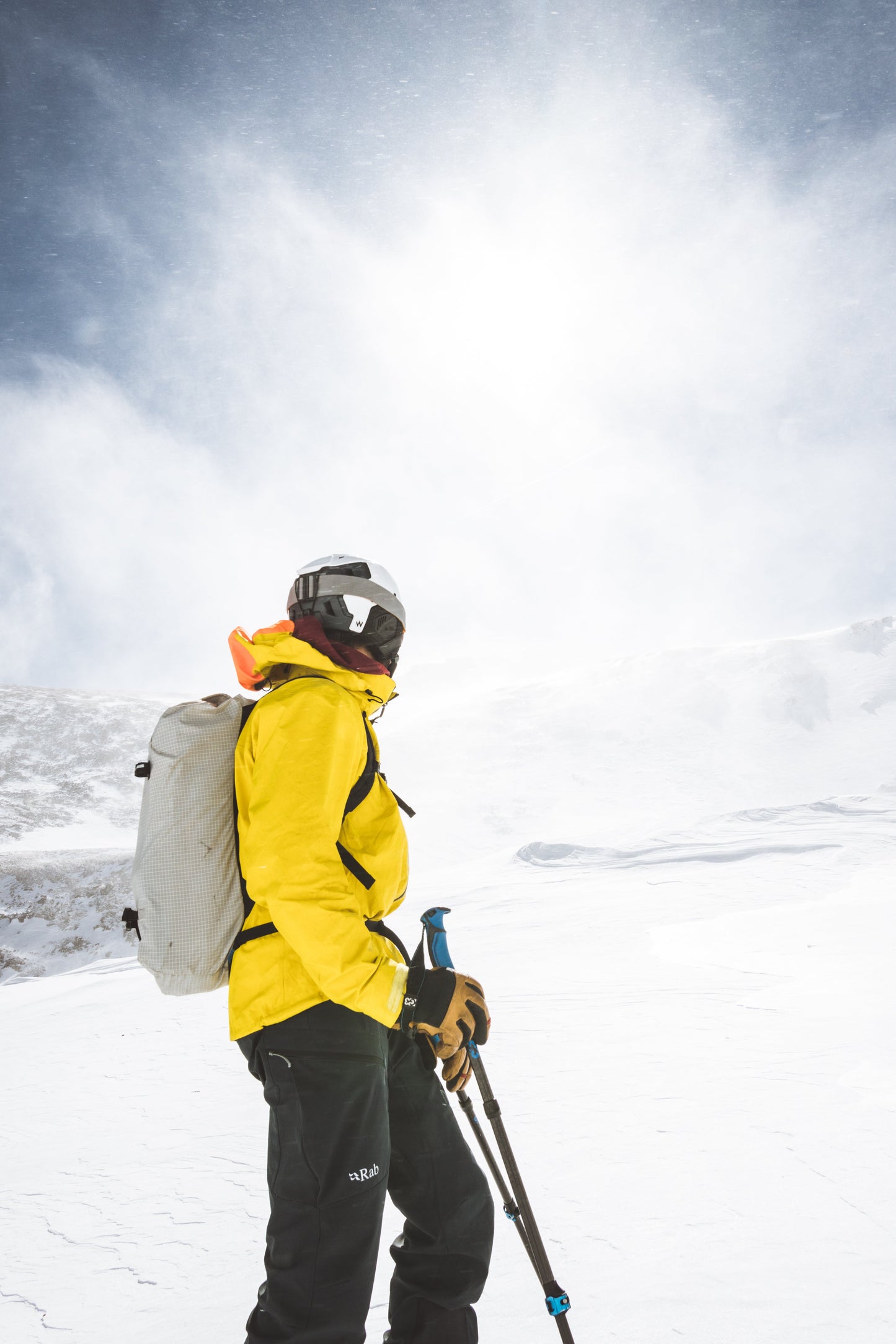 TEAM WENDY M-216 | W/ PRINCETON TEC LIGHT & SUPERIOR VENTILATION | PRO SKI HELMET