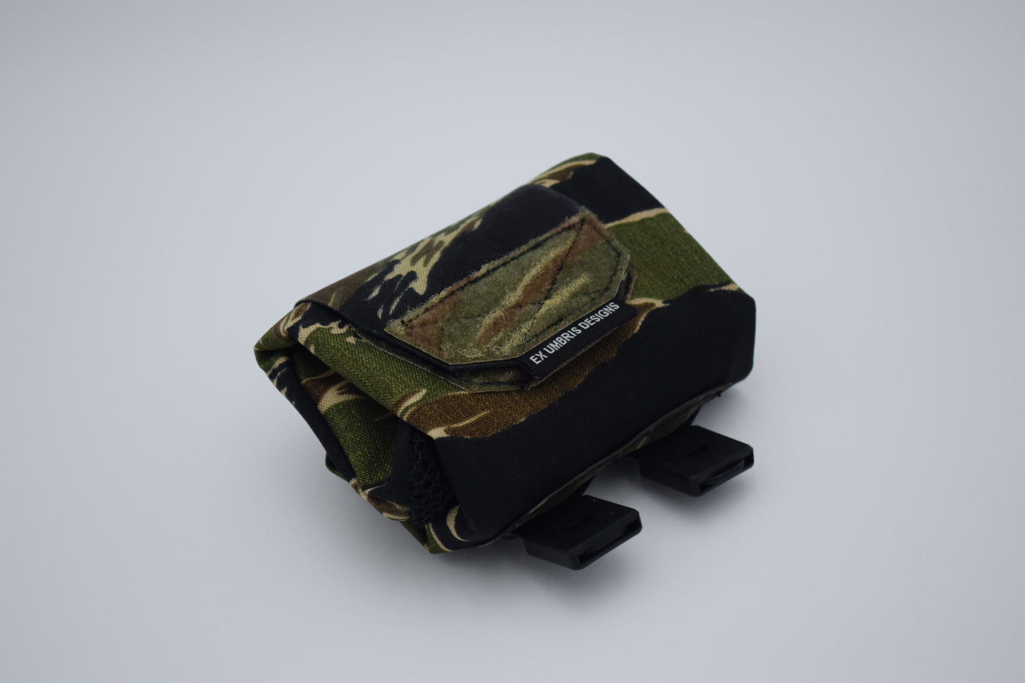 TRI-FOLD DUMP POUCH