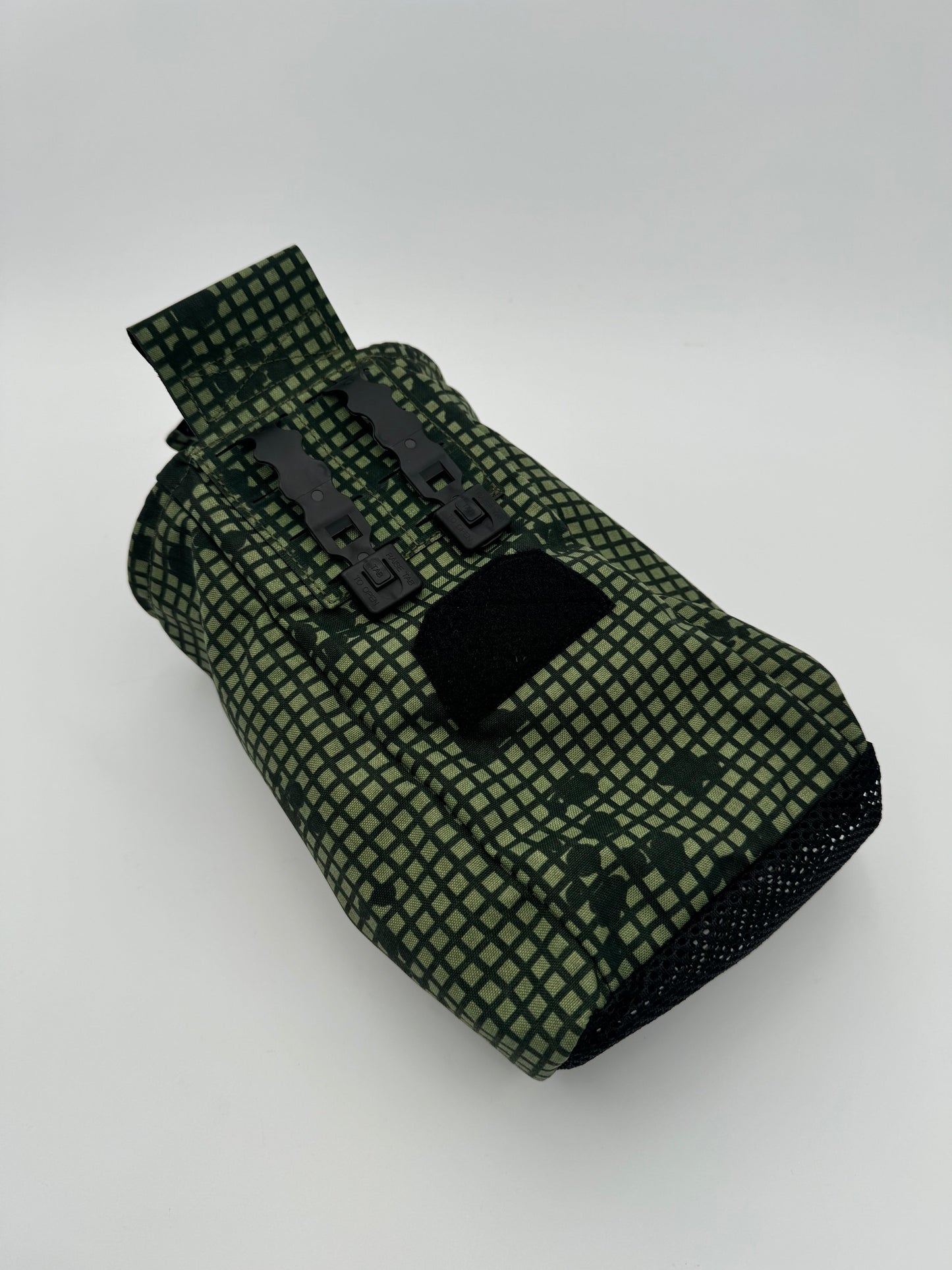 TRI-FOLD DUMP POUCH
