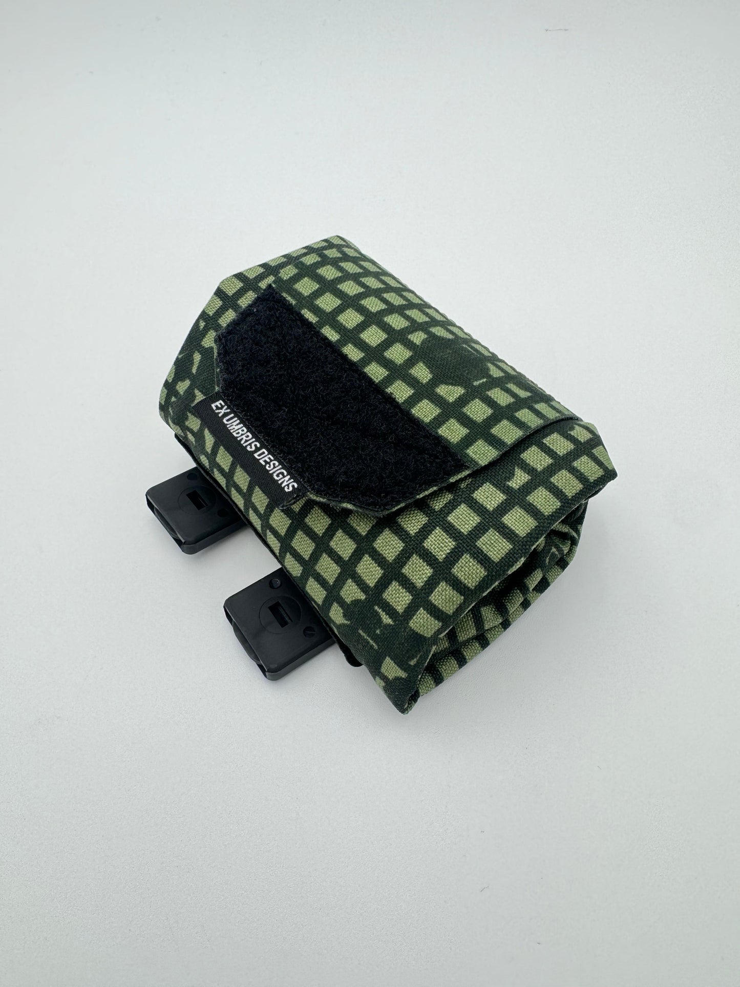 TRI-FOLD DUMP POUCH