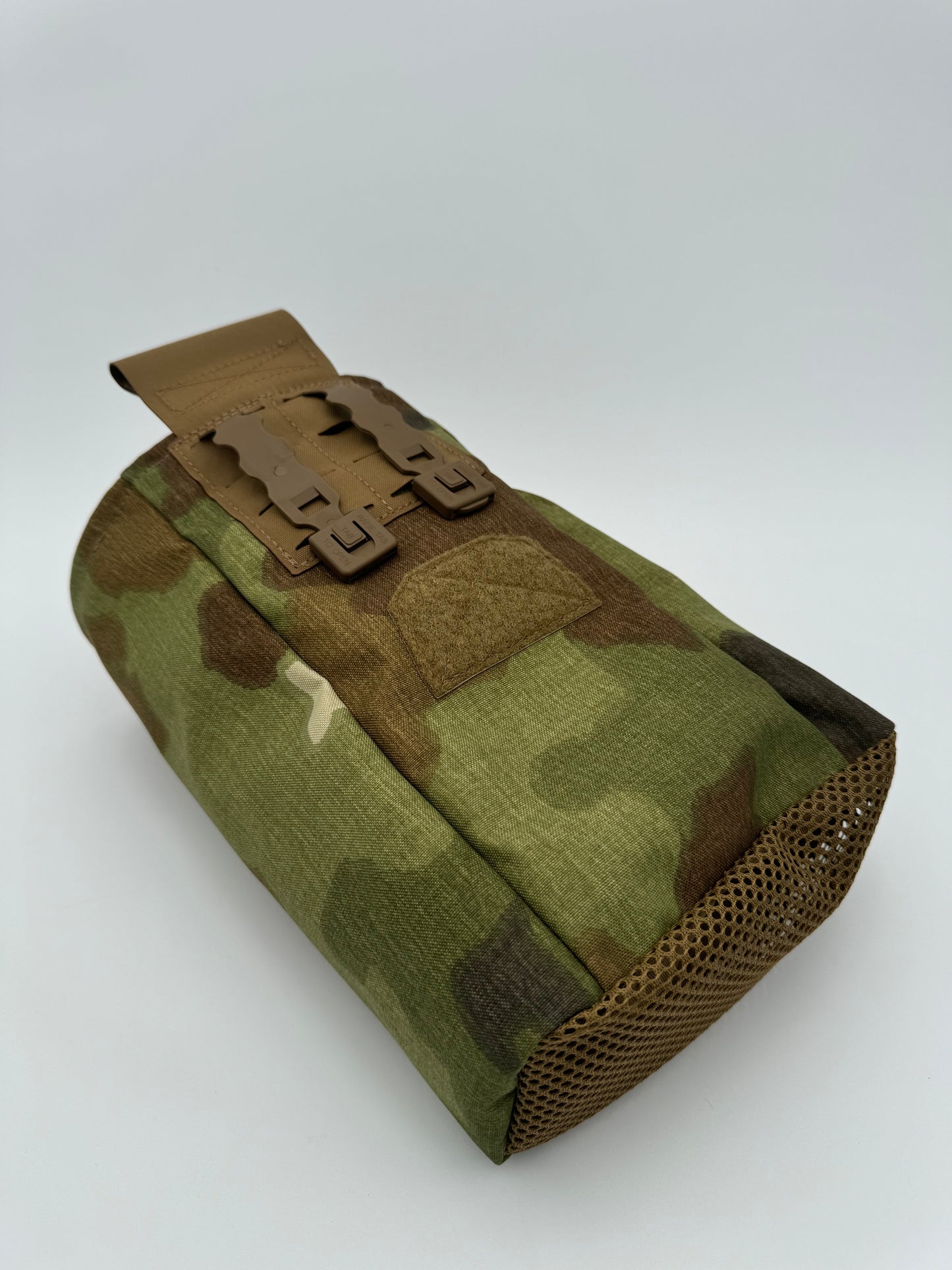 TRI-FOLD DUMP POUCH