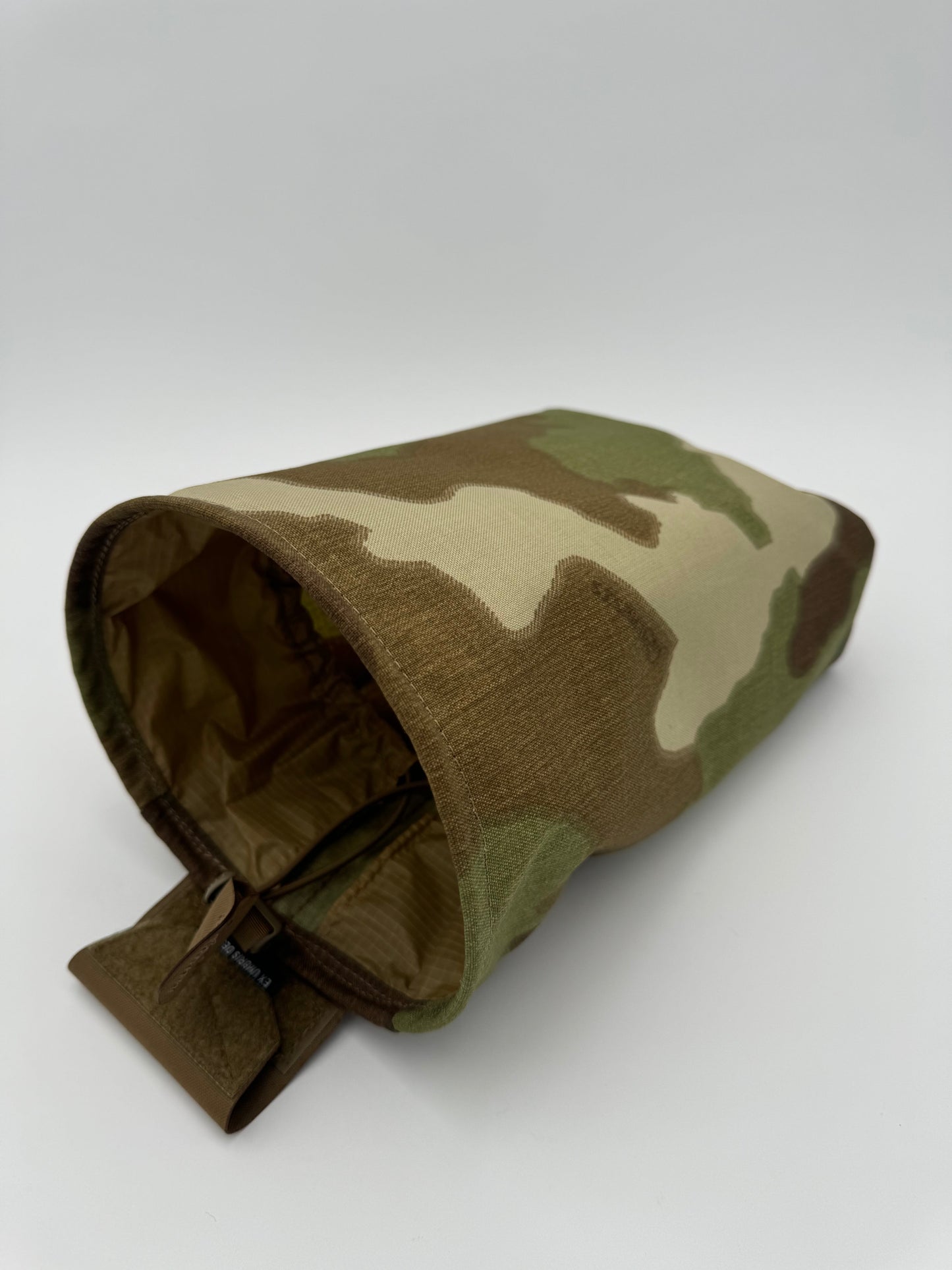 TRI-FOLD DUMP POUCH