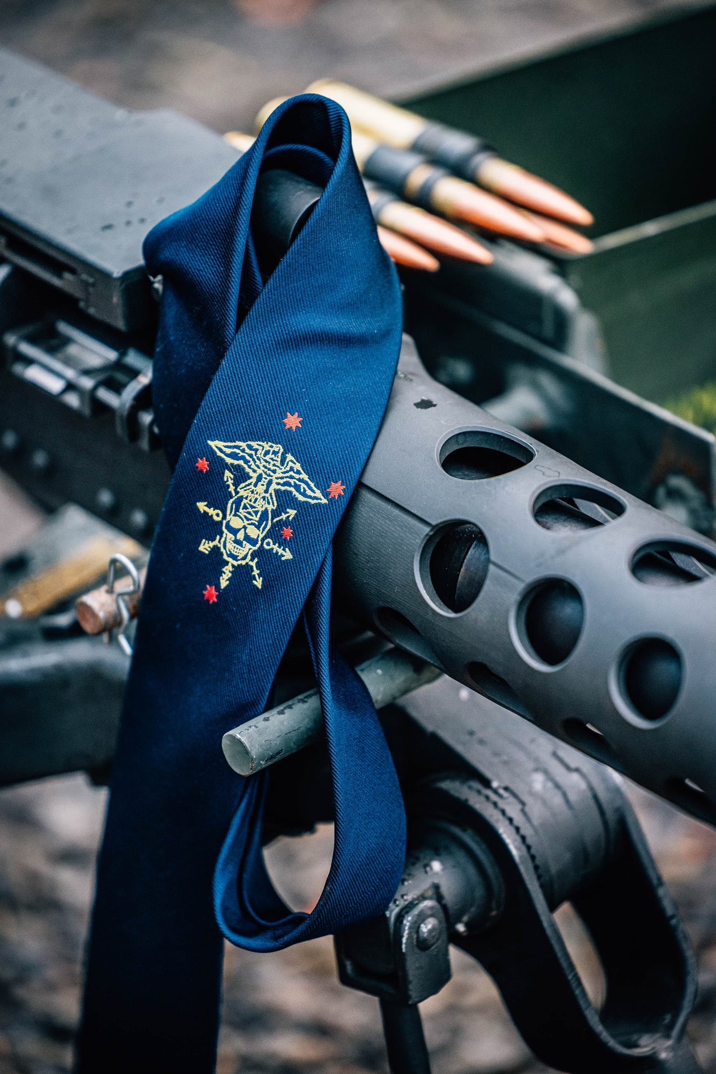 GRUNT TIE