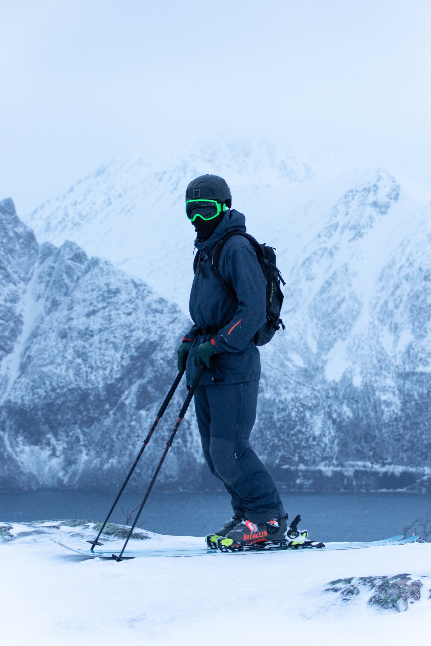 TEAM WENDY M-216 | W/ PRINCETON TEC LIGHT & SUPERIOR VENTILATION | PRO SKI HELMET