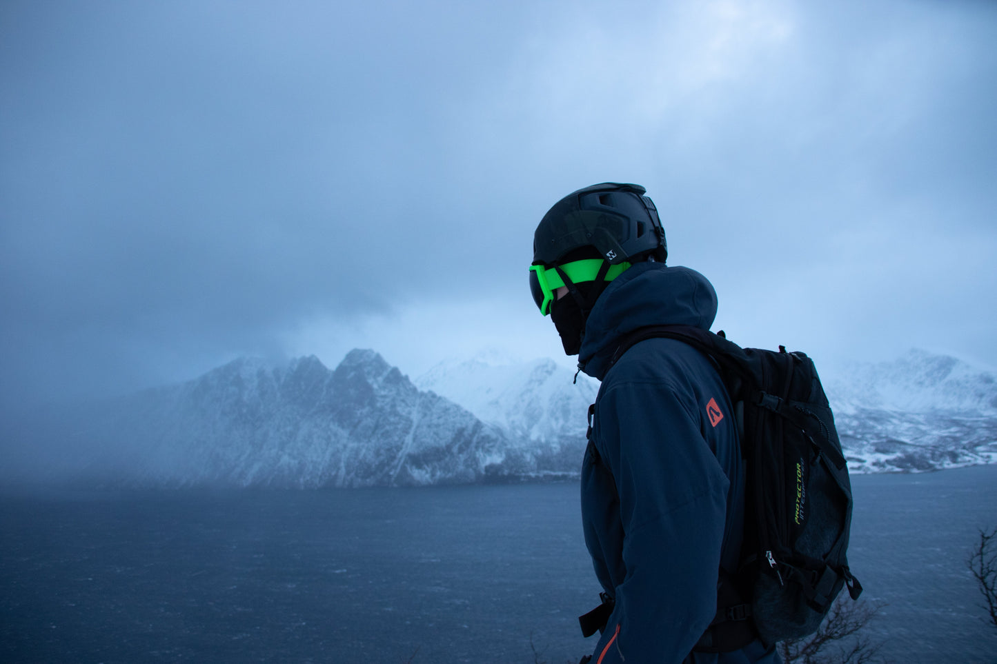 TEAM WENDY M-216 | W/ PRINCETON TEC LIGHT & SUPERIOR VENTILATION | PRO SKI HELMET